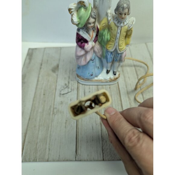 Victorian Couple Lamp Vintage Ceramic 9 3/4" Tall Needs Rewiring - Picture 3 of 8
